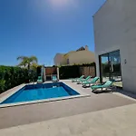 Luxury Olivia 10 - 15 Min To The Oura, Private Swimming Pool Vila *